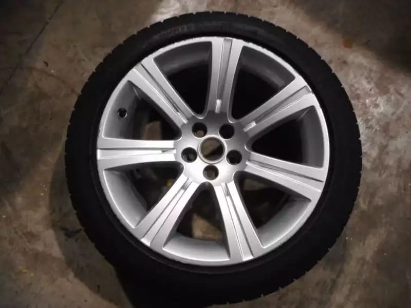 Jantes alu + Pneus hiver 18 265/40 R18 - Photo 1