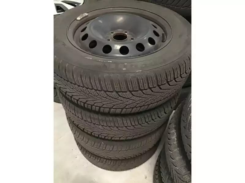 Jantes acier + Pneus hiver 16 215/60 R16 - Photo 1