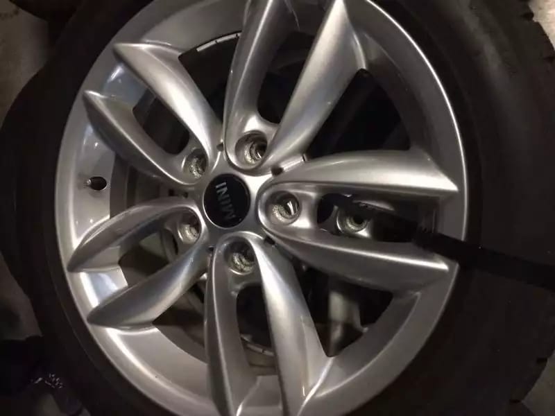 Jantes alu + Pneus hiver 17 205/50 R17 - Photo 1