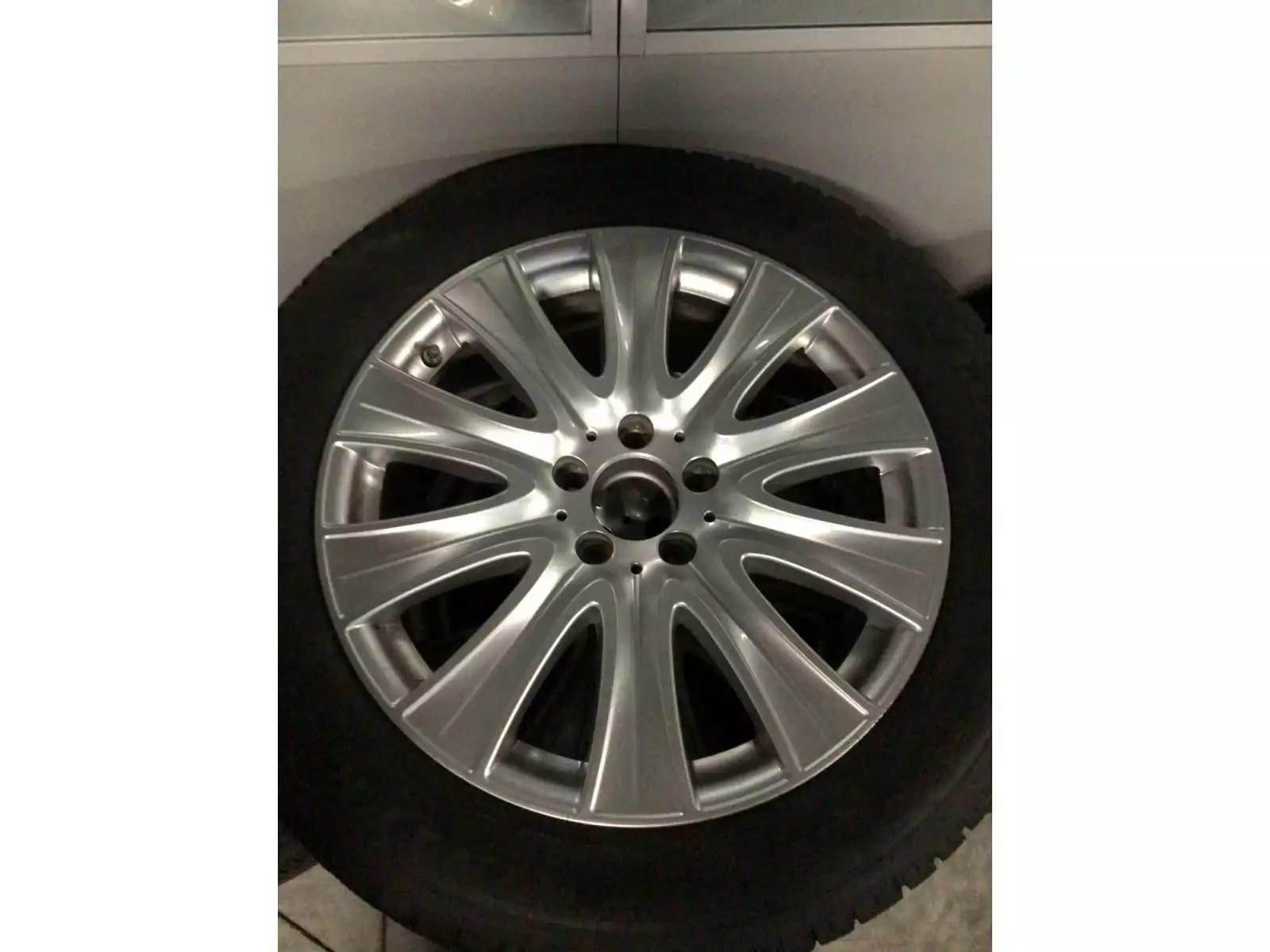 Jantes alu + Pneus hiver 18 245/50 R18 104V - Photo 1