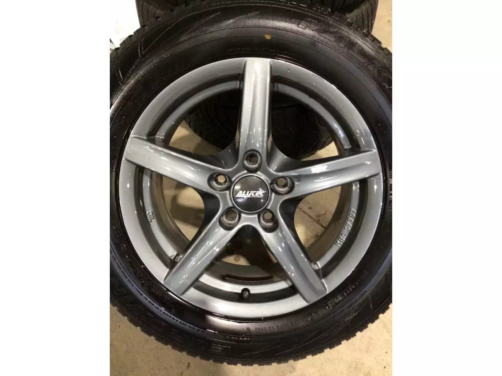 Jantes alu + Pneus hiver 16 215/60 R16 99H - Photo 1