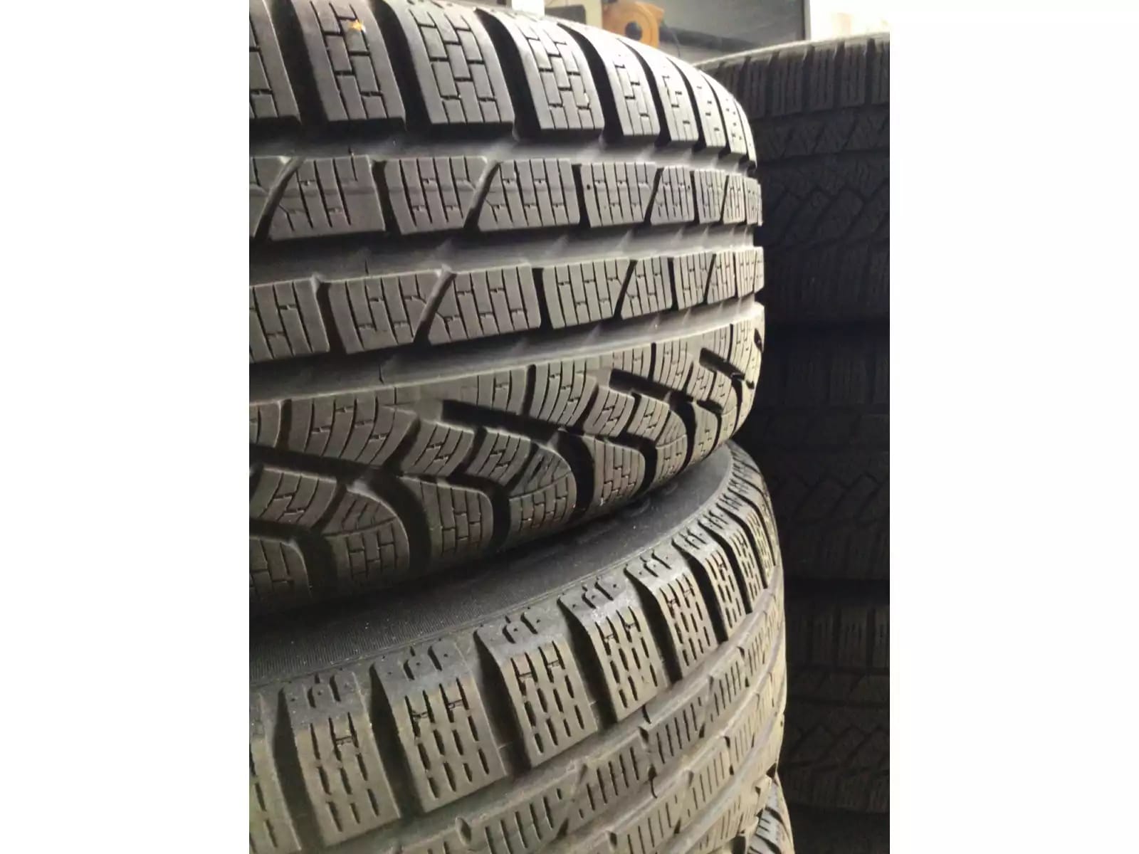 Jantes alu + Pneus hiver 17 215/60 R17 96H - Photo 1