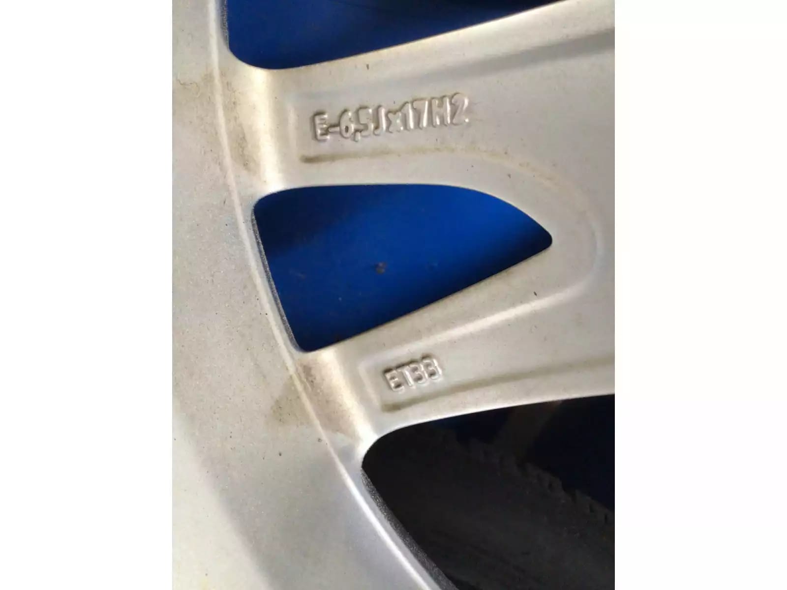 Jantes alu + Pneus hiver 17 215/60 R17 96H - Photo 1