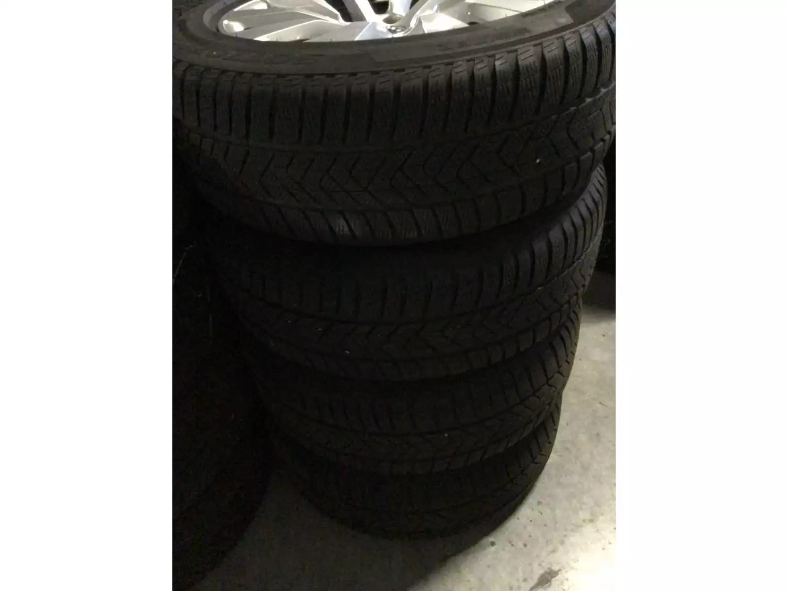 Jantes alu + Pneus hiver 18 225/55 R18 102V - Photo 1