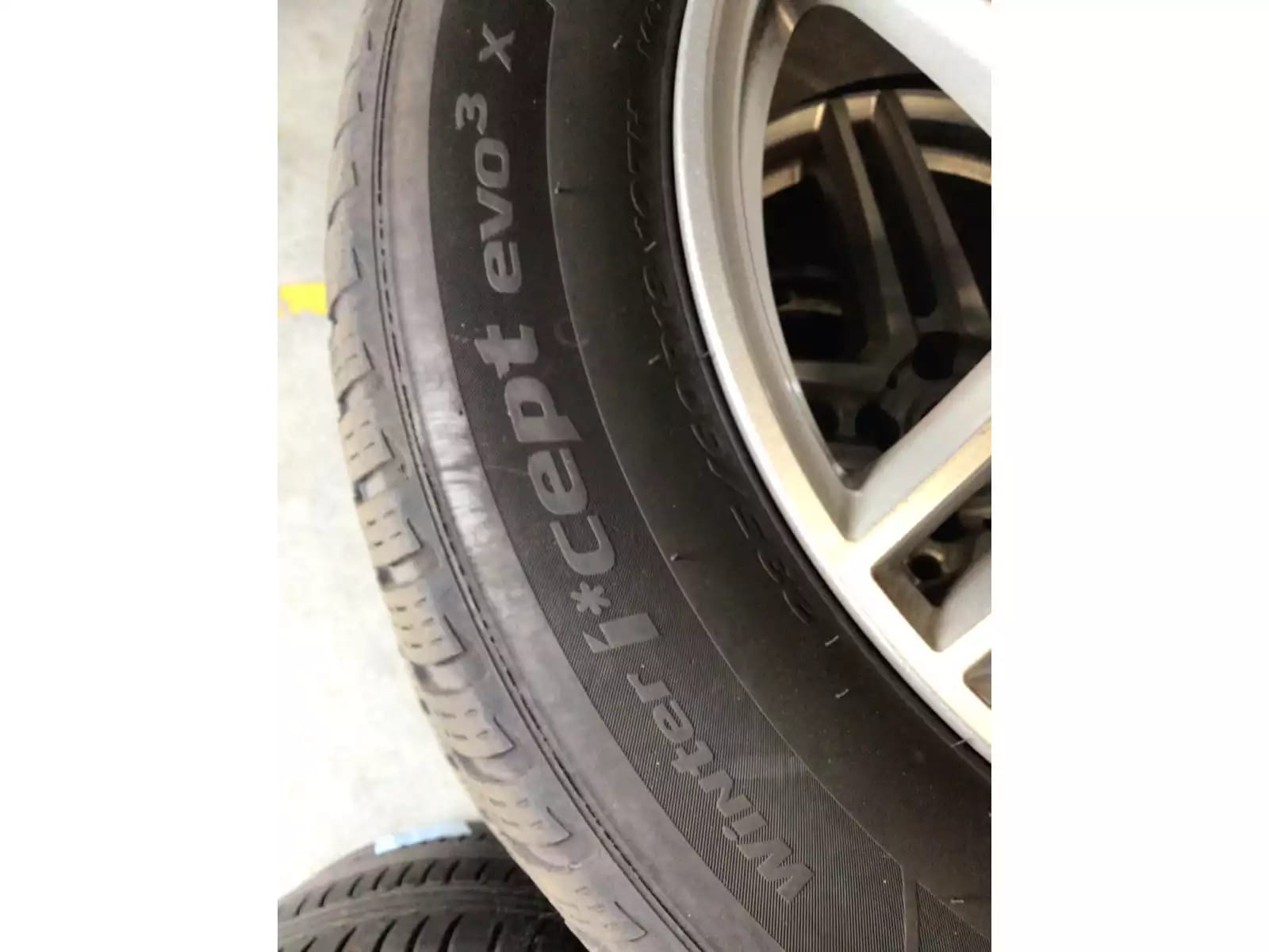Jantes alu + Pneus hiver 18 235/60 R18 107H - Photo 1