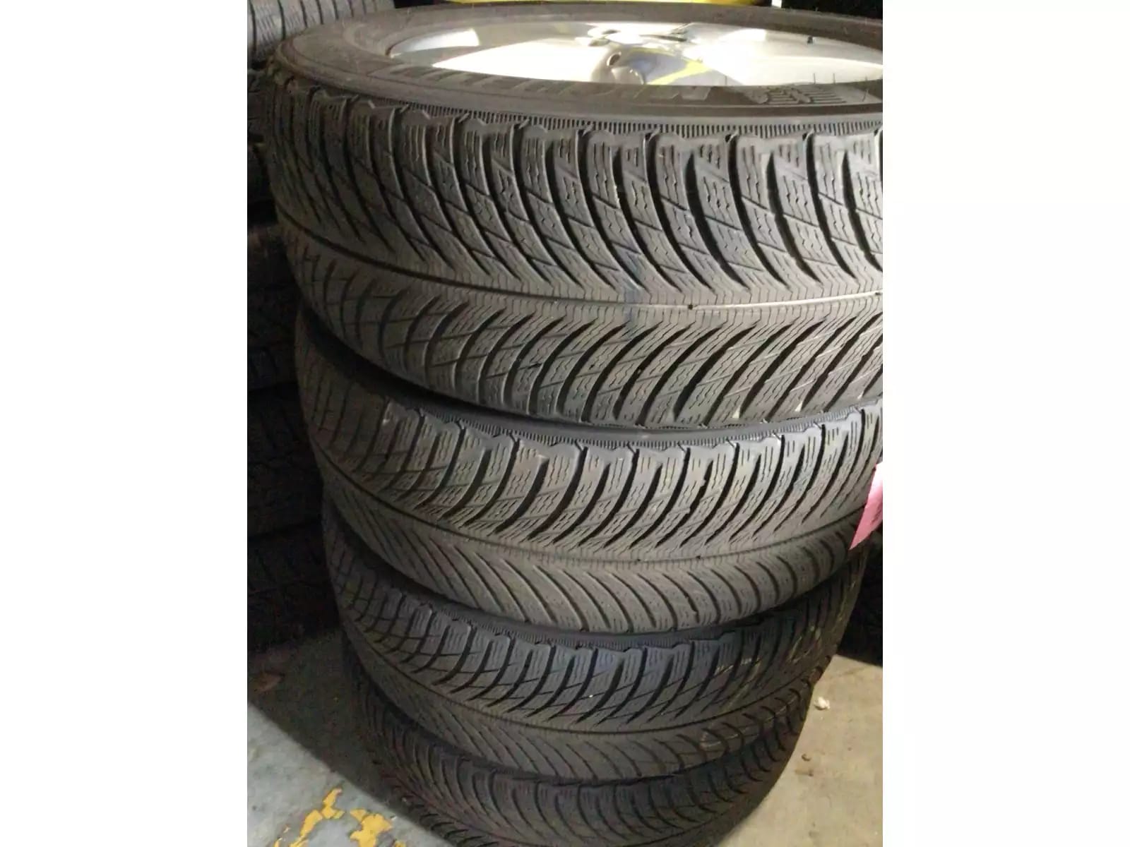 Jantes alu + Pneus hiver 17 235/55 R17 103V - Photo 1