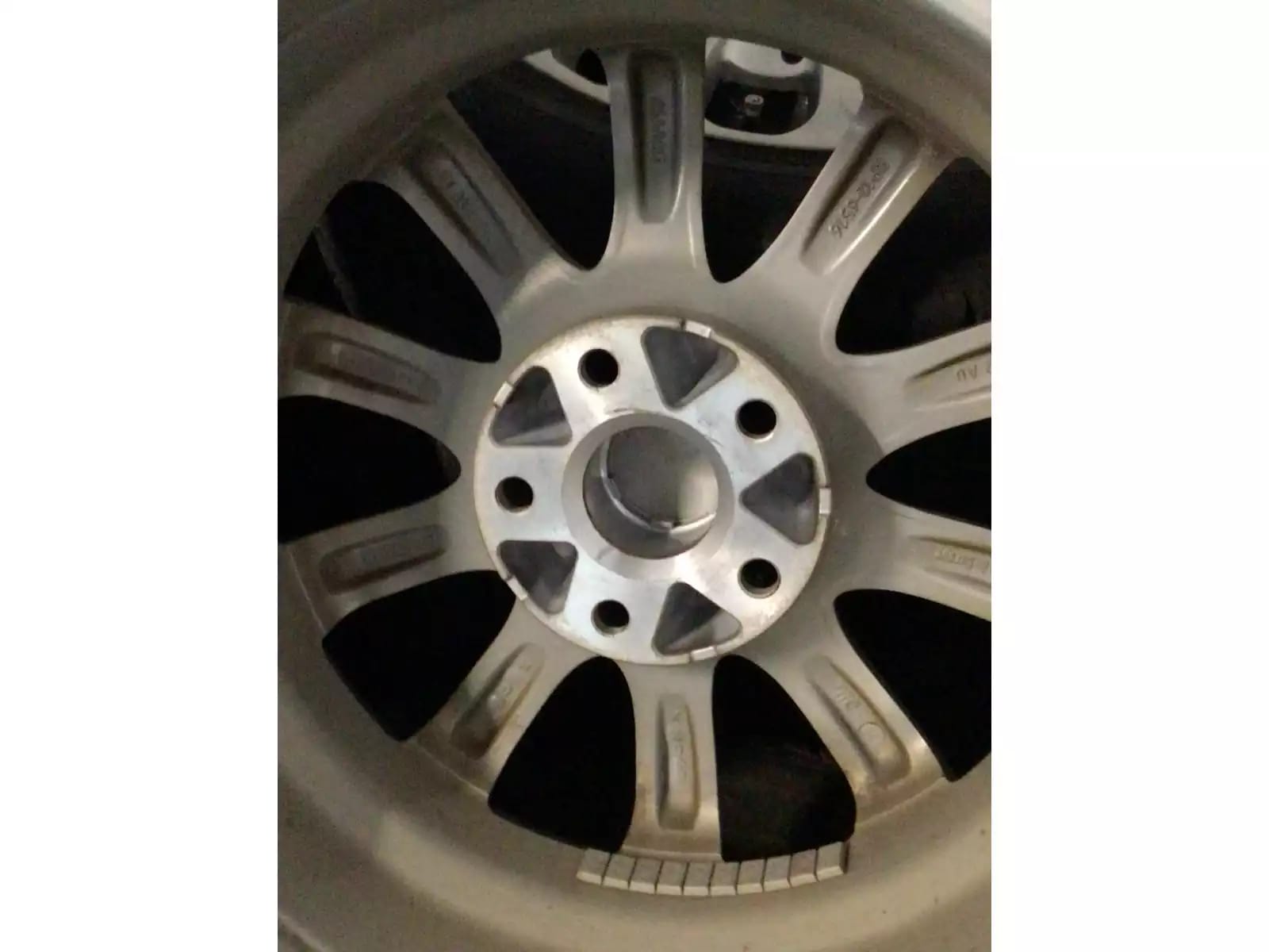 Jantes alu + Pneus hiver 16 215/65 R16 98H - Photo 1