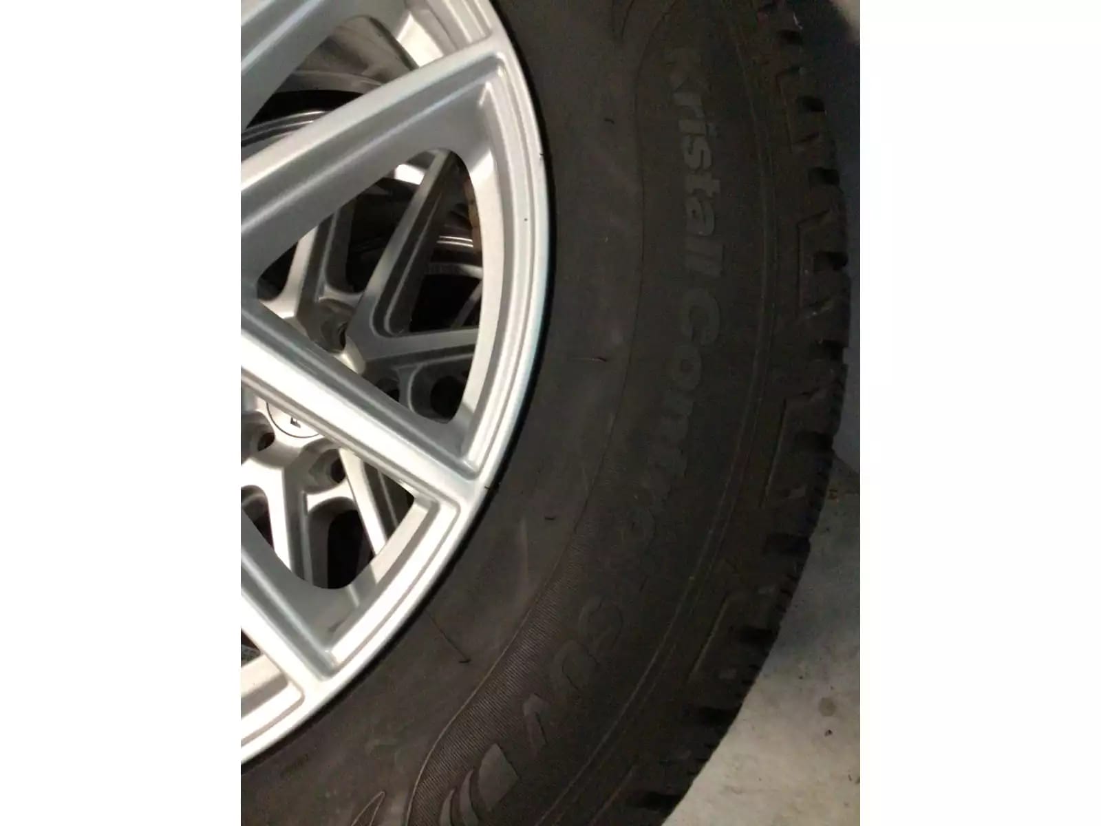 Jantes alu + Pneus hiver 17 225/65 R17 106H - Photo 1
