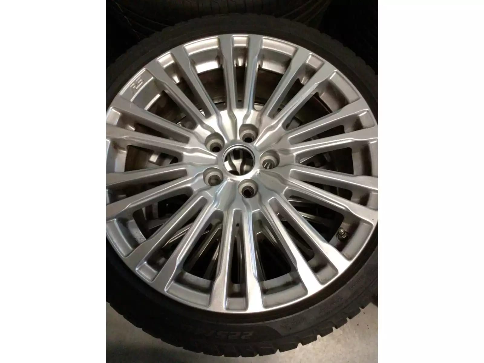 Jantes alu + Pneus hiver 18 225/40 R18 92V - Photo 1