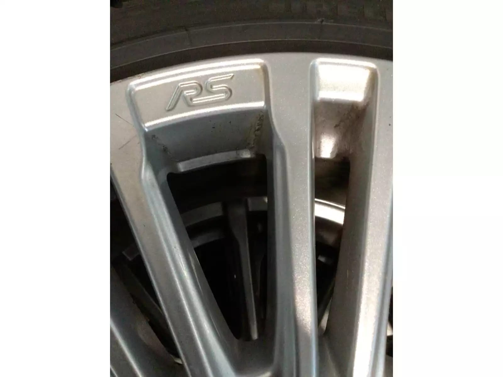 Jantes alu + Pneus hiver 18 225/40 R18 92V - Photo 1