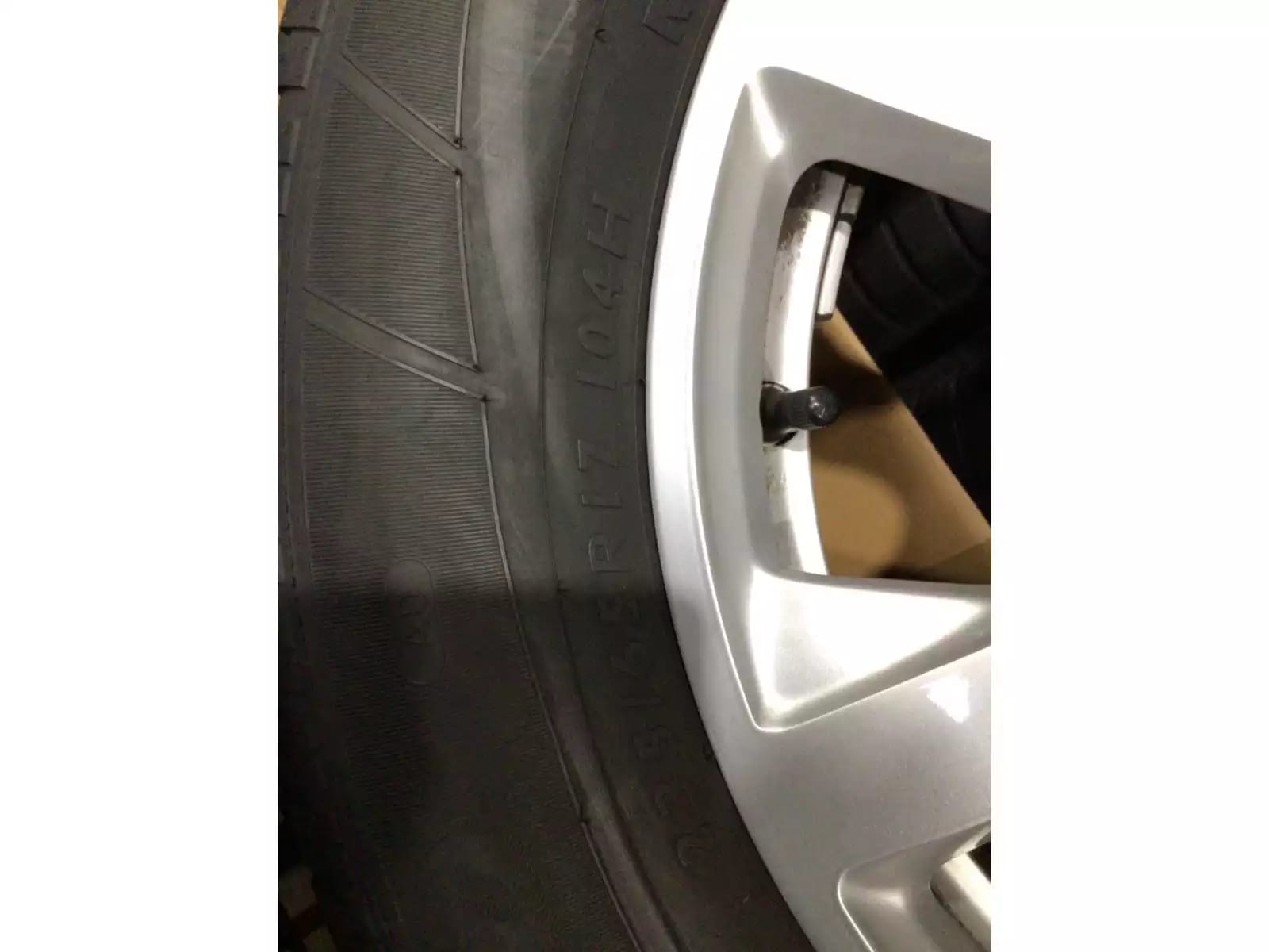 Jantes alu + Pneus hiver 17 235/65 R17 104H - Photo 1