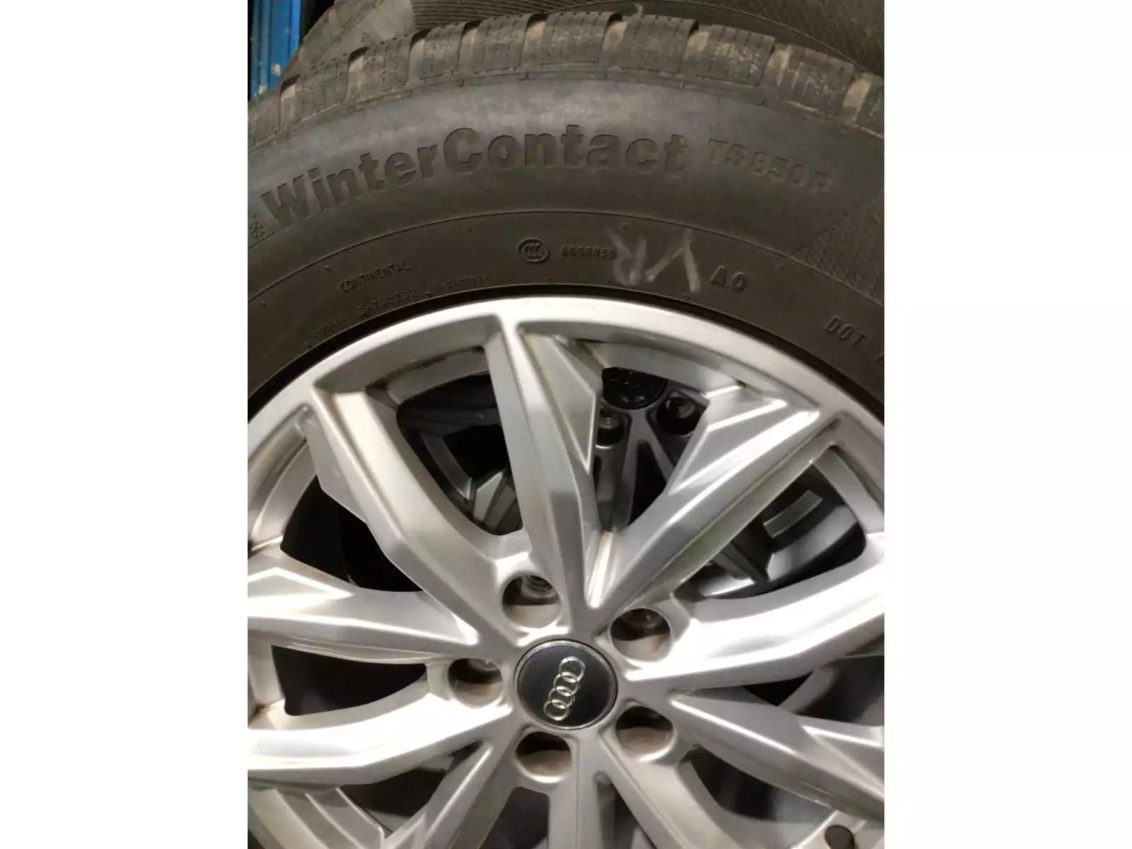 Jantes alu + Pneus hiver 17 235/65 R17 104H - Photo 1