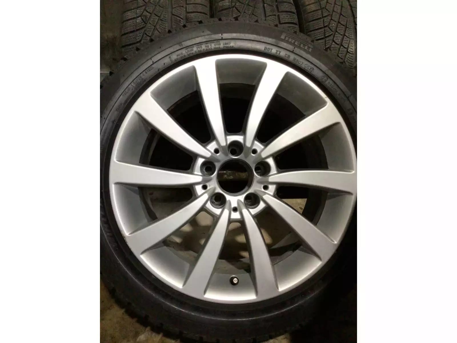 Jantes alu + Pneus hiver 17 245/45 R17 99V - Photo 1