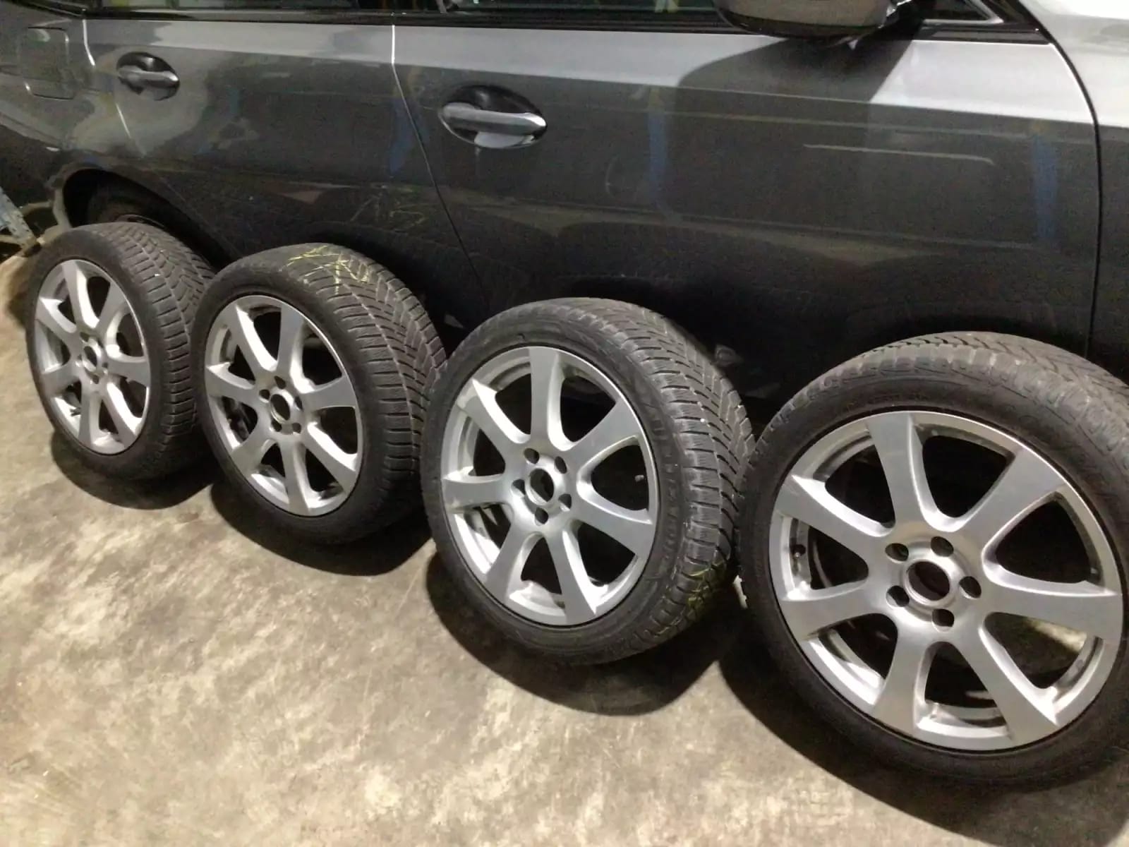 Jantes alu + Pneus hiver 17 225/45 R17 91H - Photo 1