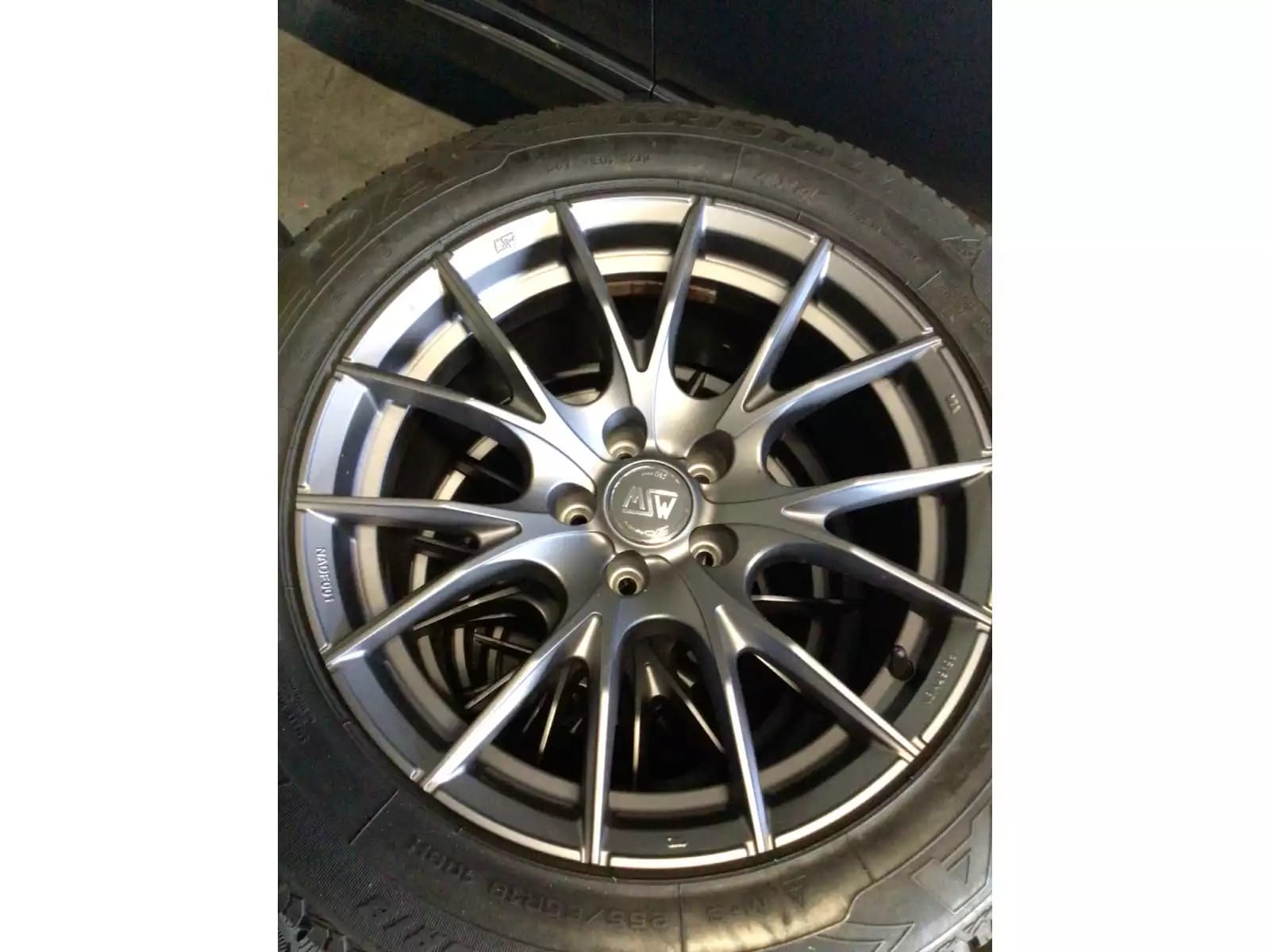 Jantes alu + Pneus hiver 18 255/55 R18 109H - Photo 1