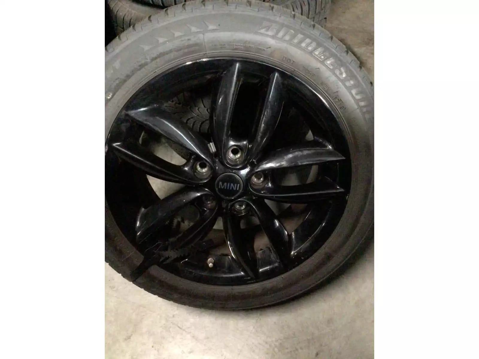 Jantes alu + Pneus hiver 17 205/55 R17 91H - Photo 1