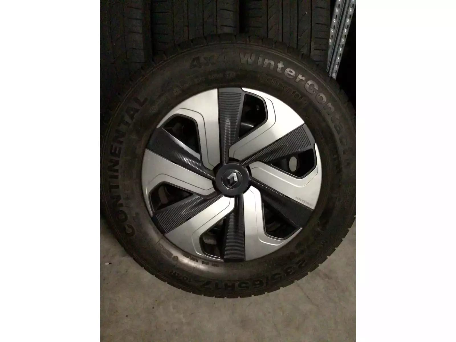 Jantes acier + Pneus hiver 17 235/65 R17 104H - Photo 1