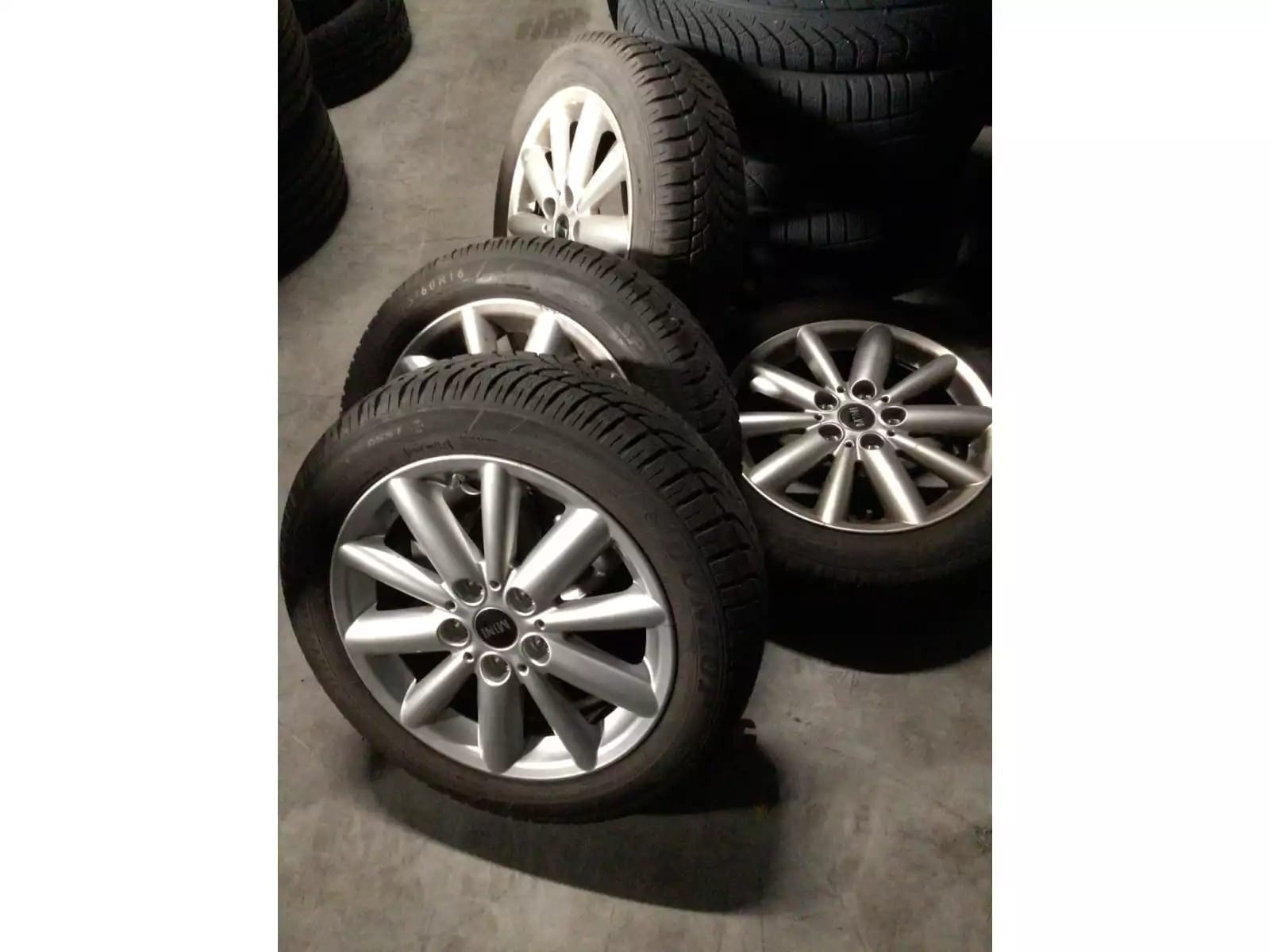 Jantes alu + Pneus hiver 16 175/60 R16 86H - Photo 1