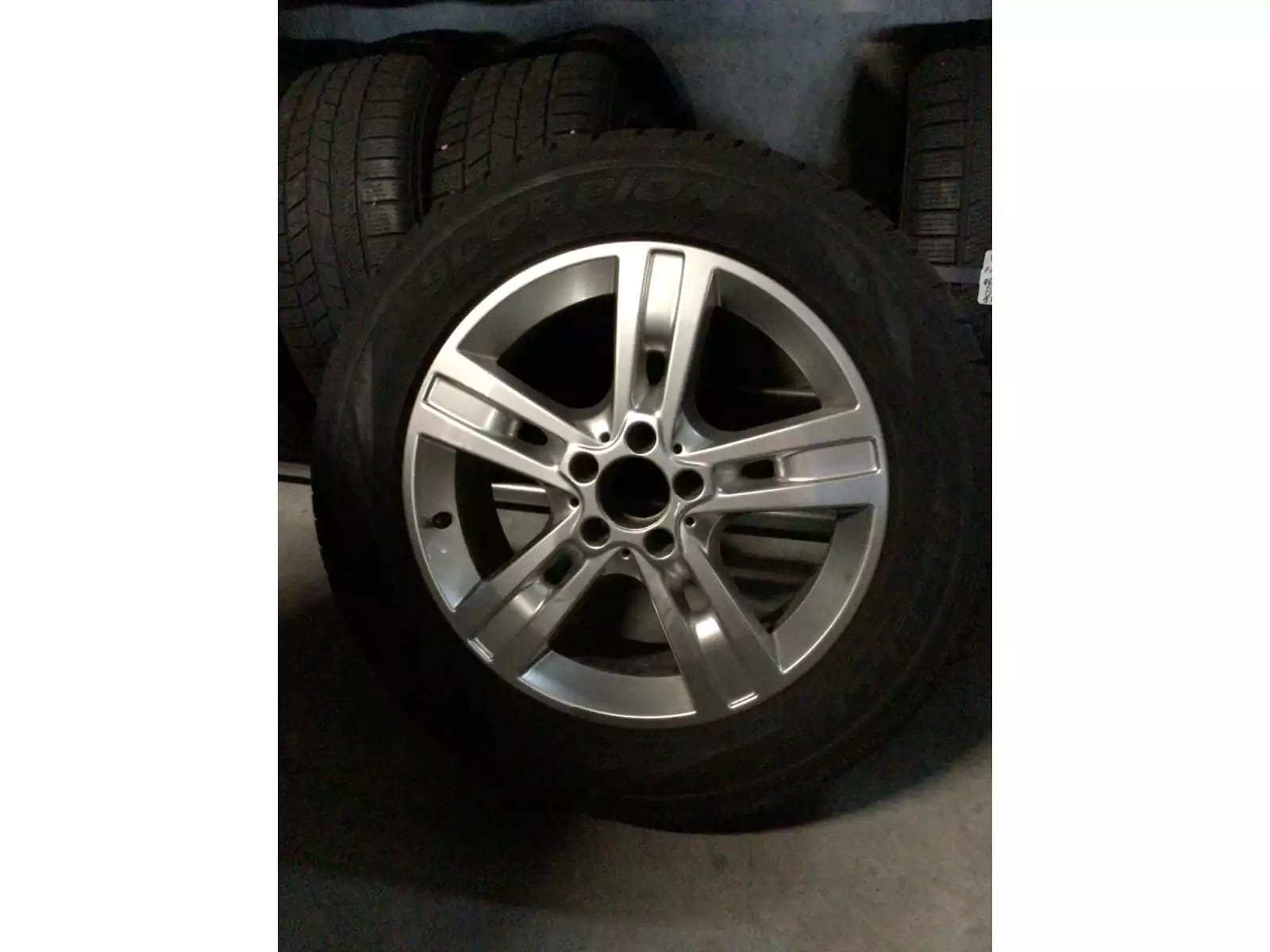 Jantes alu + Pneus hiver 18 255/55 R18 109H - Photo 1