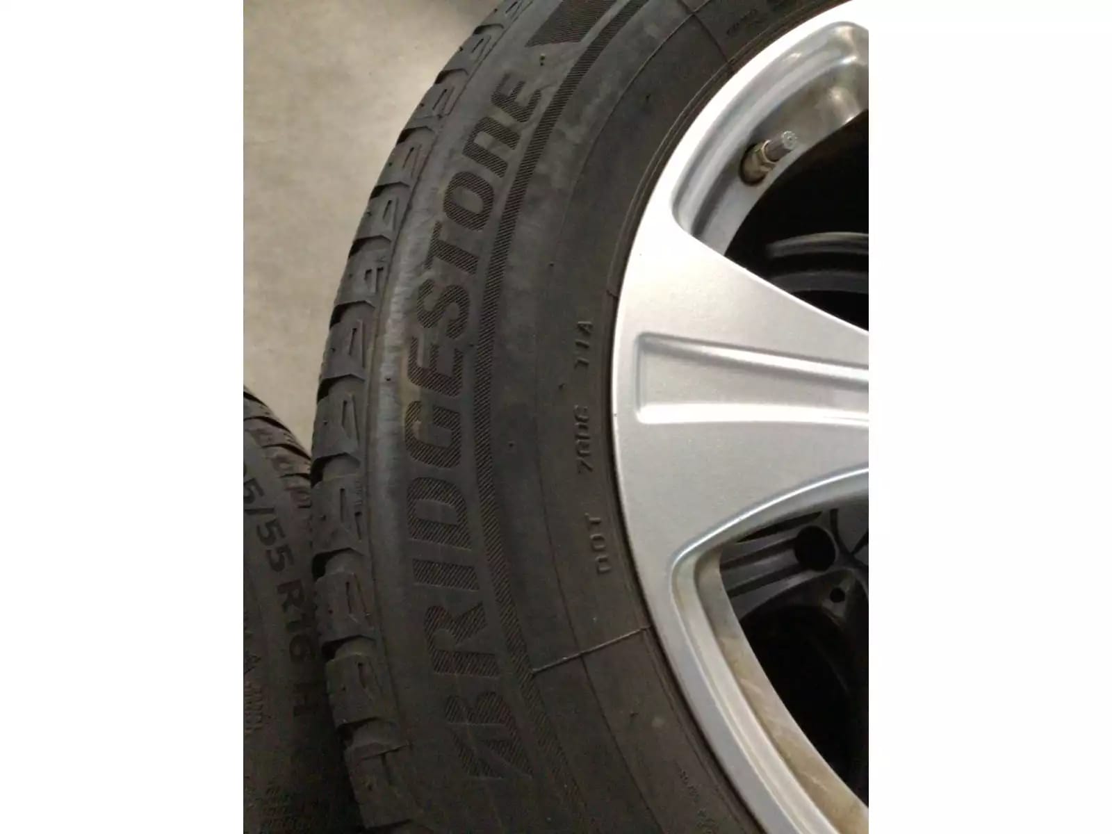 Jantes alu + Pneus hiver 18 235/60 R18 103H - Photo 1