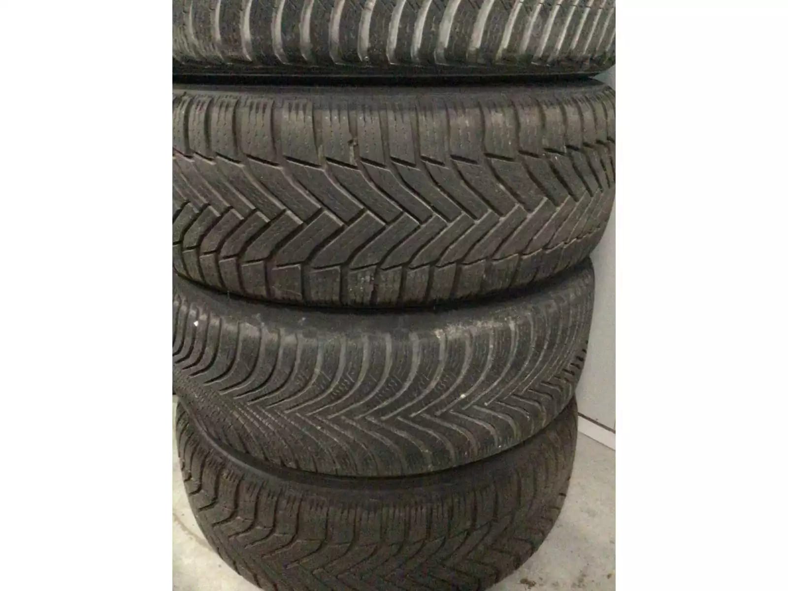 Jantes acier + Pneus hiver 16 215/60 R16 99T - Photo 1
