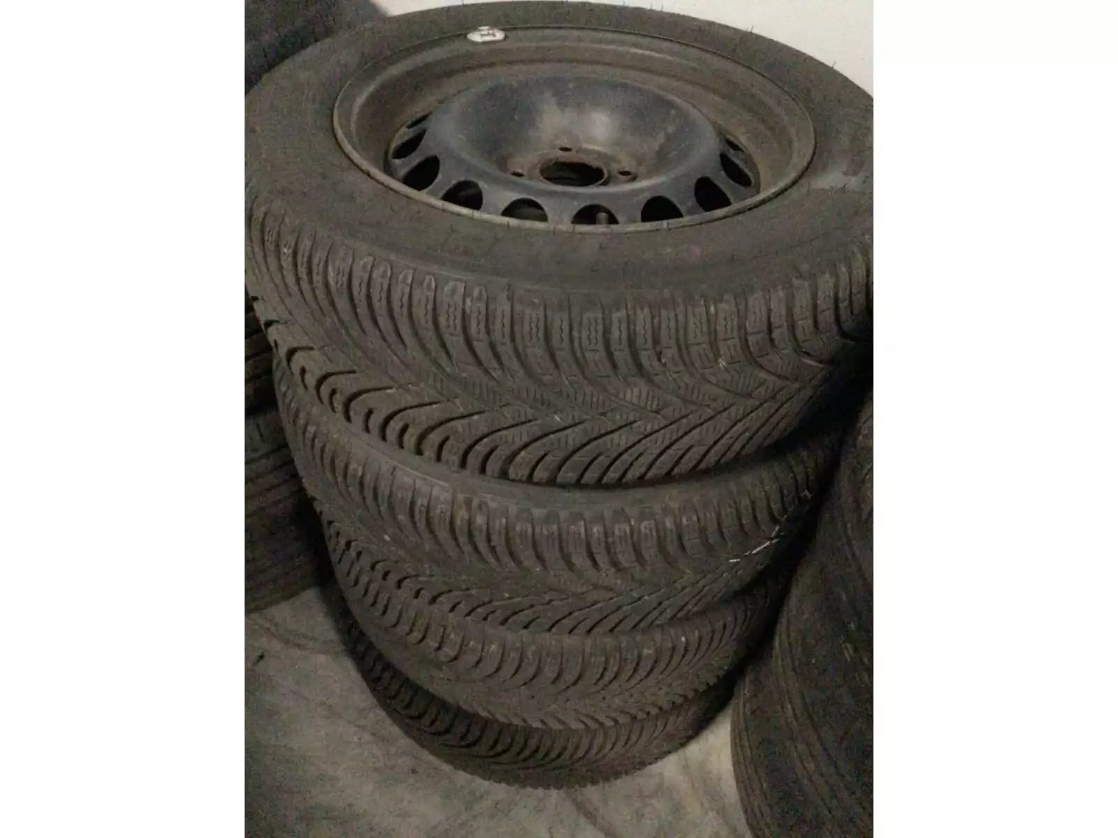 Jantes acier + Pneus hiver 16 205/60 R16 92H - Photo 1