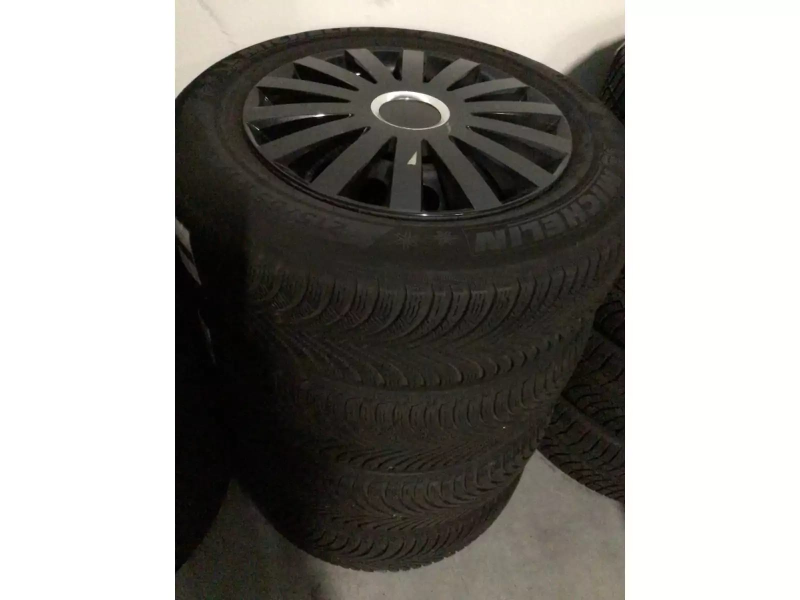 Jantes acier + Pneus hiver 17 215/65 R17 99H - Photo 1