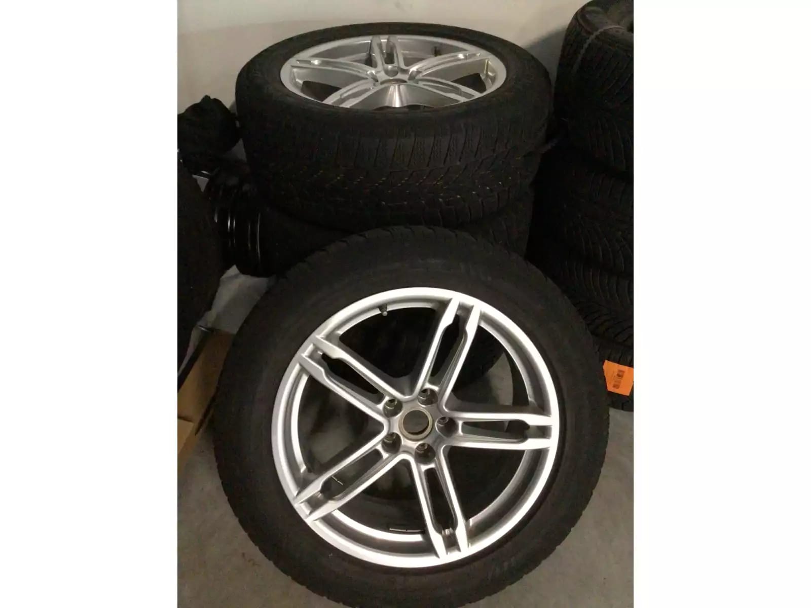 Jantes alu + Pneus hiver 19 235/55 R19 101V - Photo 1