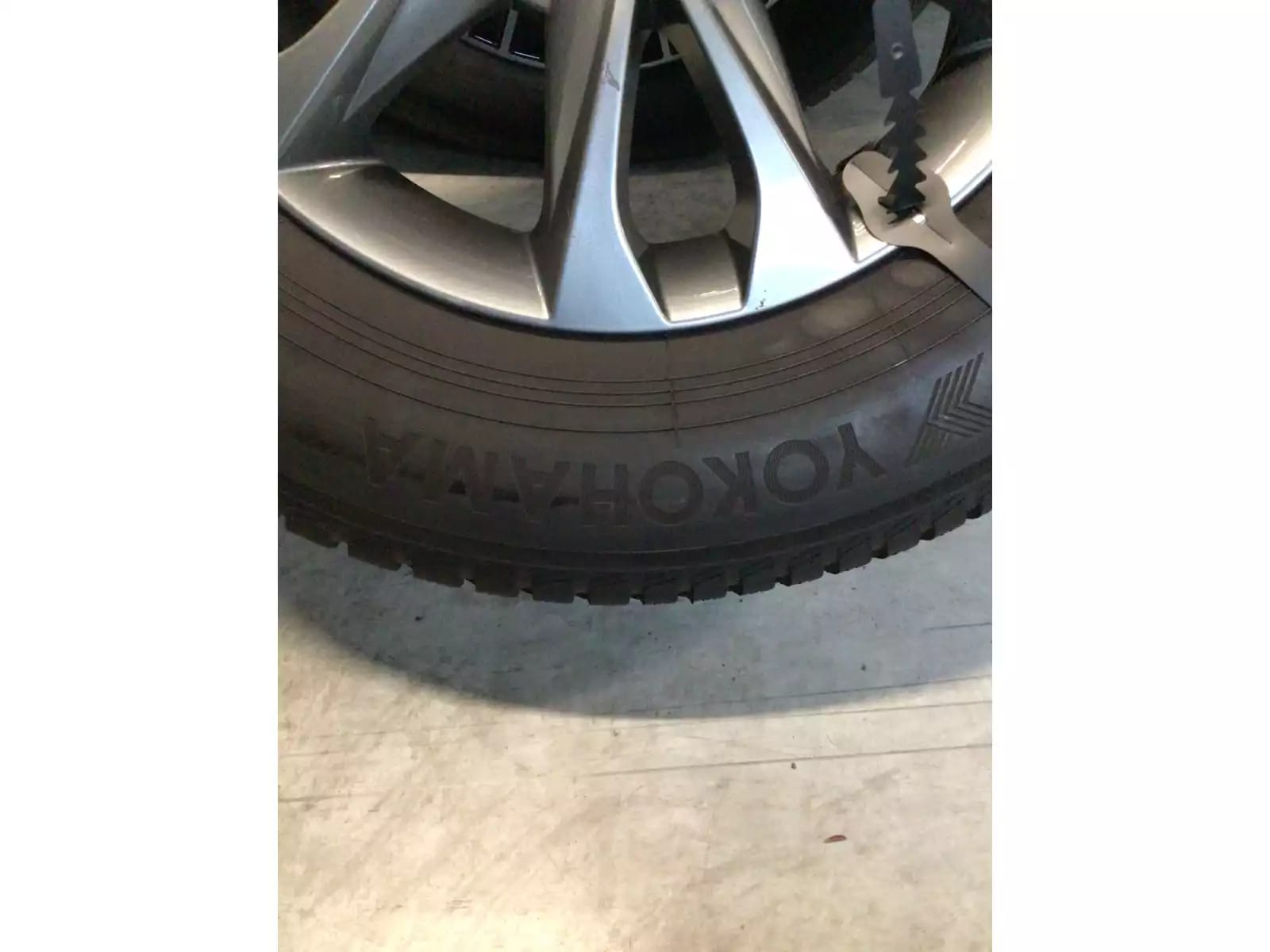 Jantes alu + Pneus hiver 16 215/70 R16 100T - Photo 1