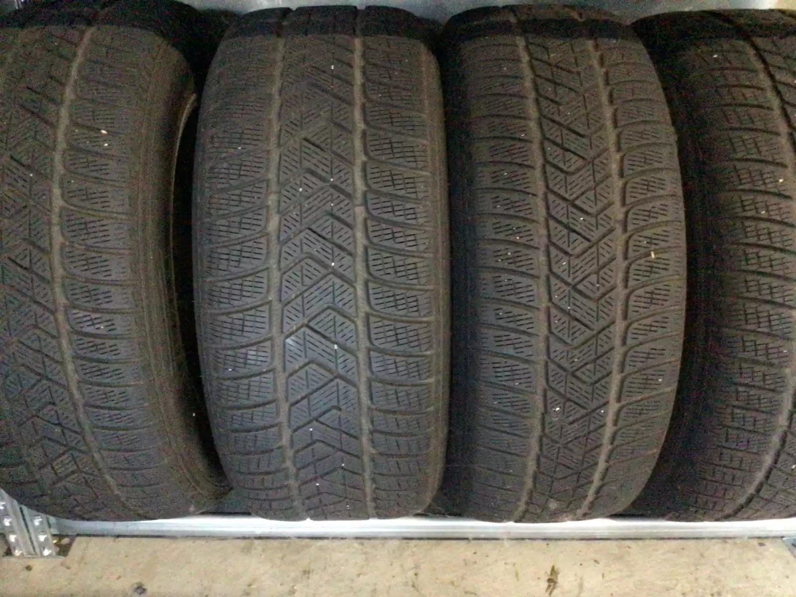 Jantes alu + Pneus hiver 18 255/55 R18 105V - Photo 1