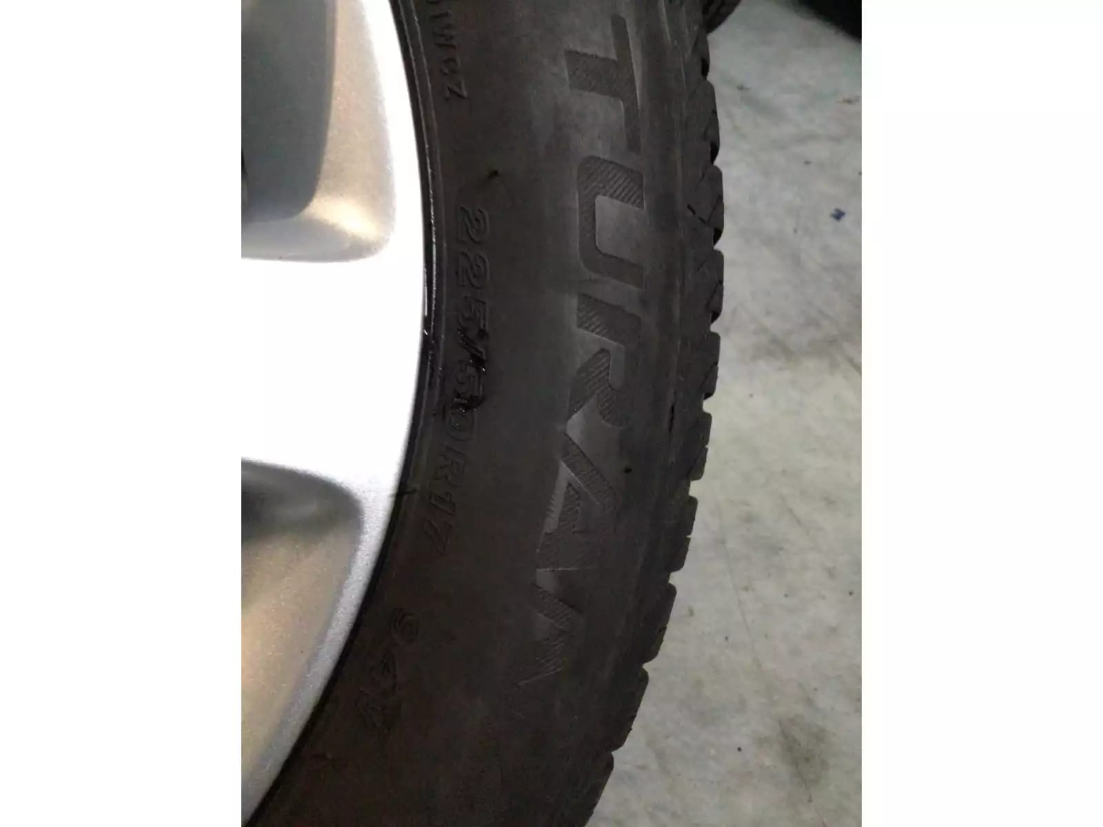 Jantes alu + Pneus été 17 225/50 R17 94V - Photo 1