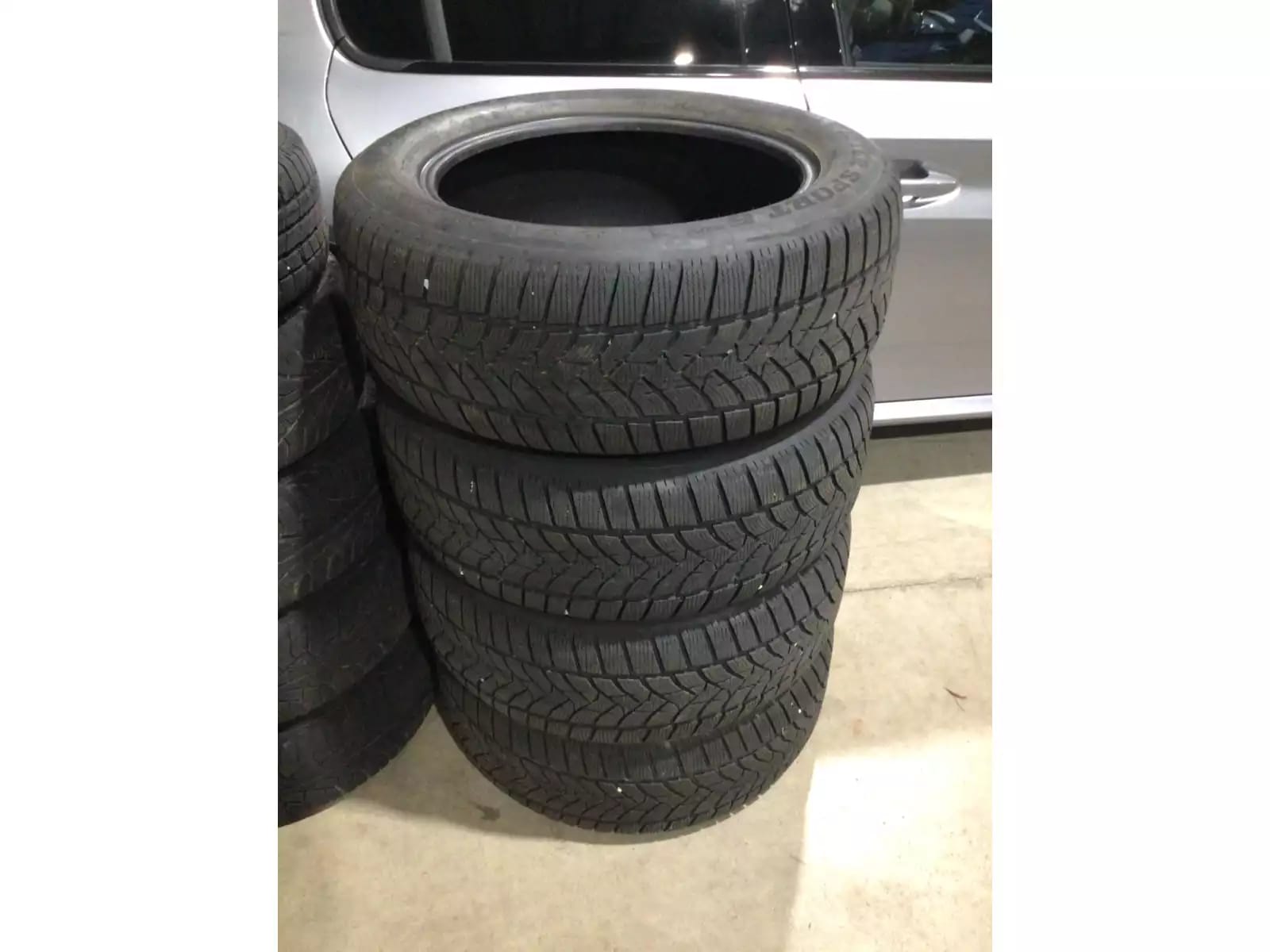 Pneus hiver 19 255/55 R19 111V - Photo 1