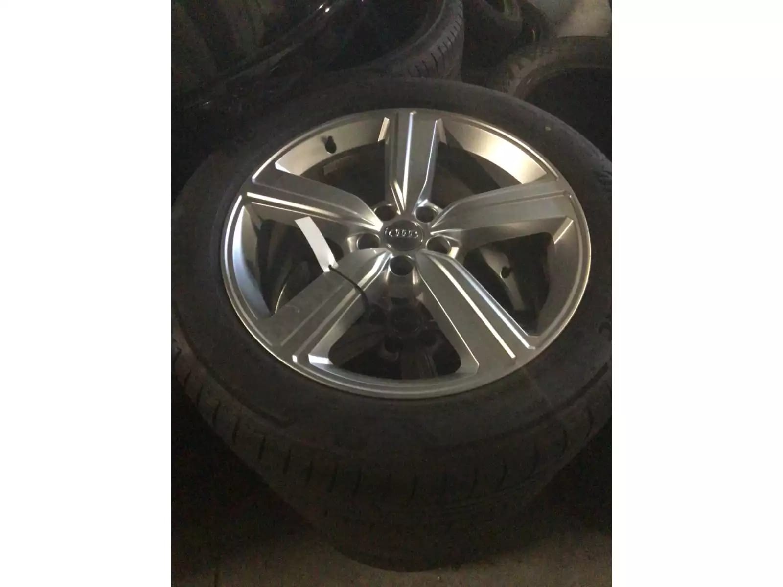 Jantes alu + Pneus été 20 255/50 R20 109H - Photo 1