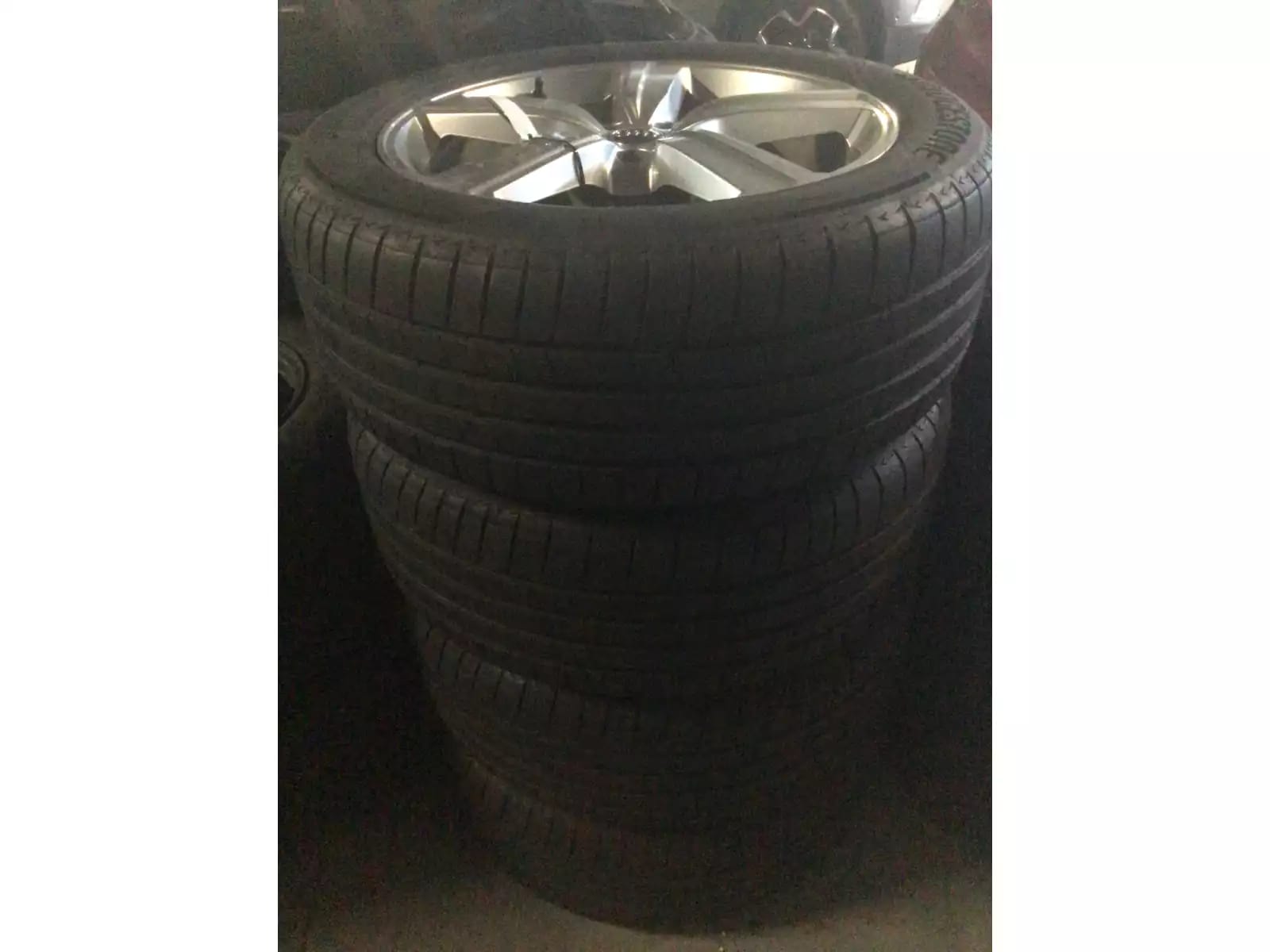 Jantes alu + Pneus été 20 255/50 R20 109H - Photo 1