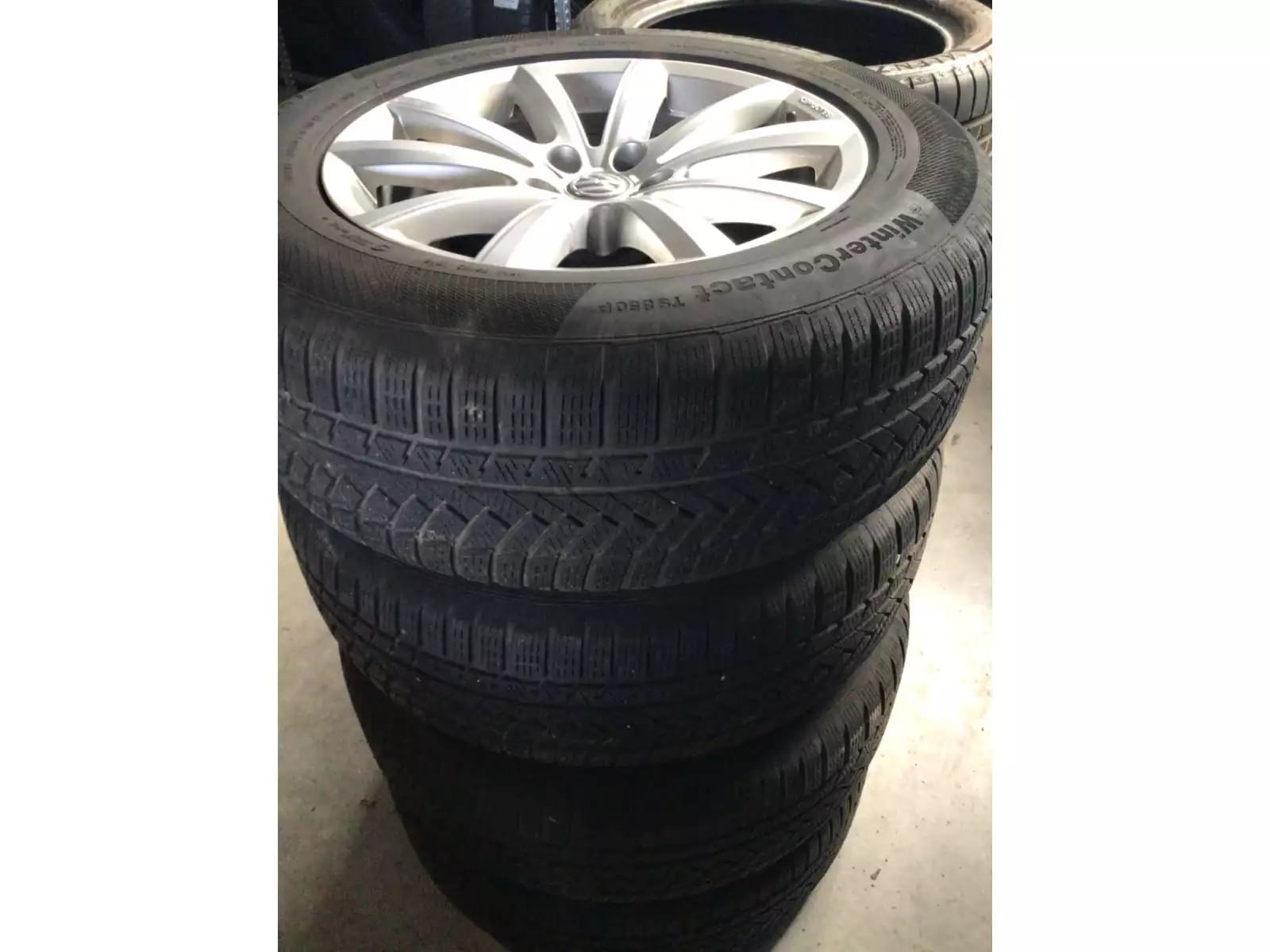 Jantes alu + Pneus hiver 18 255/60 R18 112H - Photo 1