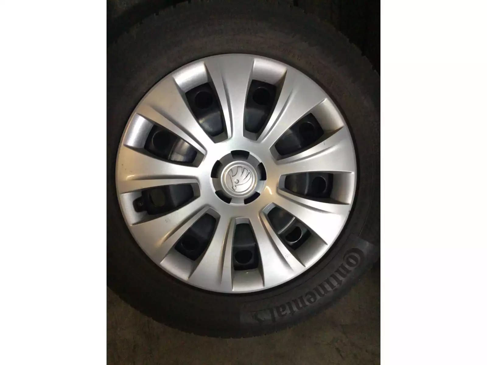 Jantes acier + Pneus hiver 17 215/65 R17 99H - Photo 1