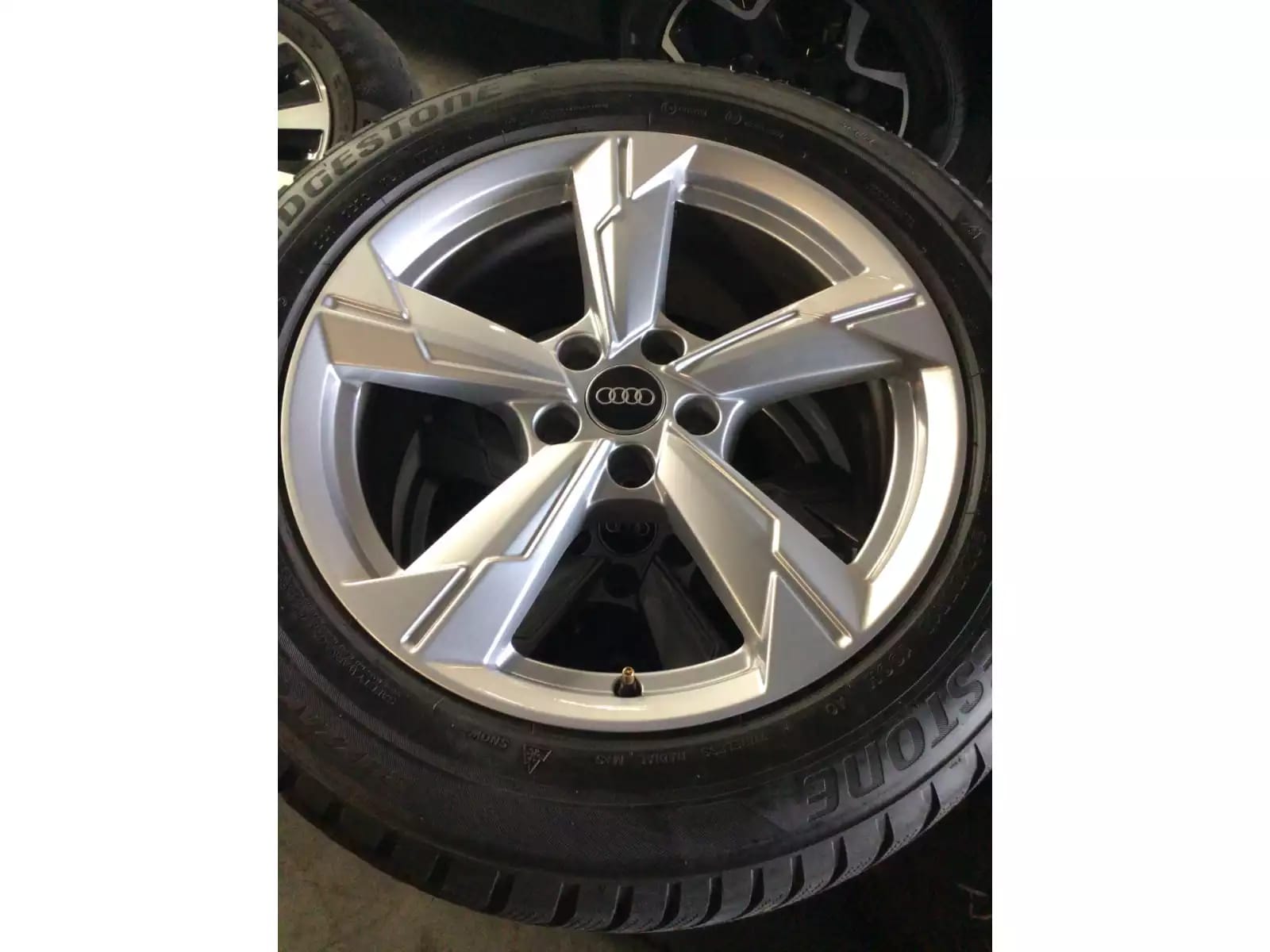 Jantes alu + Pneus hiver 18 235/55 R18 100H - Photo 1