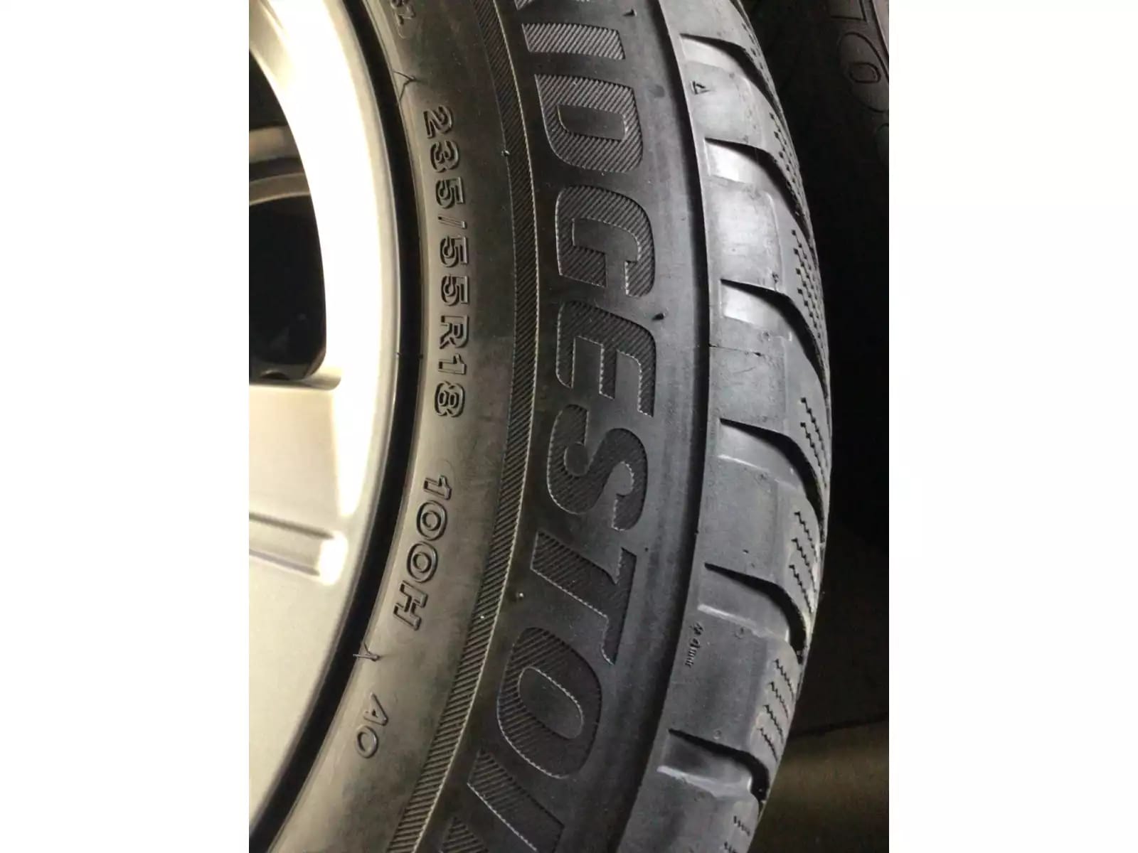 Jantes alu + Pneus hiver 18 235/55 R18 100H - Photo 1