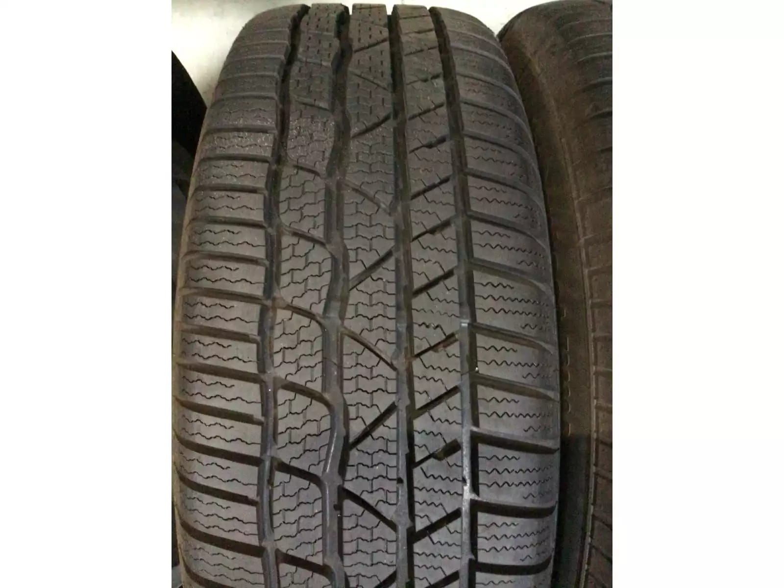 Jantes alu + Pneus hiver 17 215/60 R17 96H - Photo 1