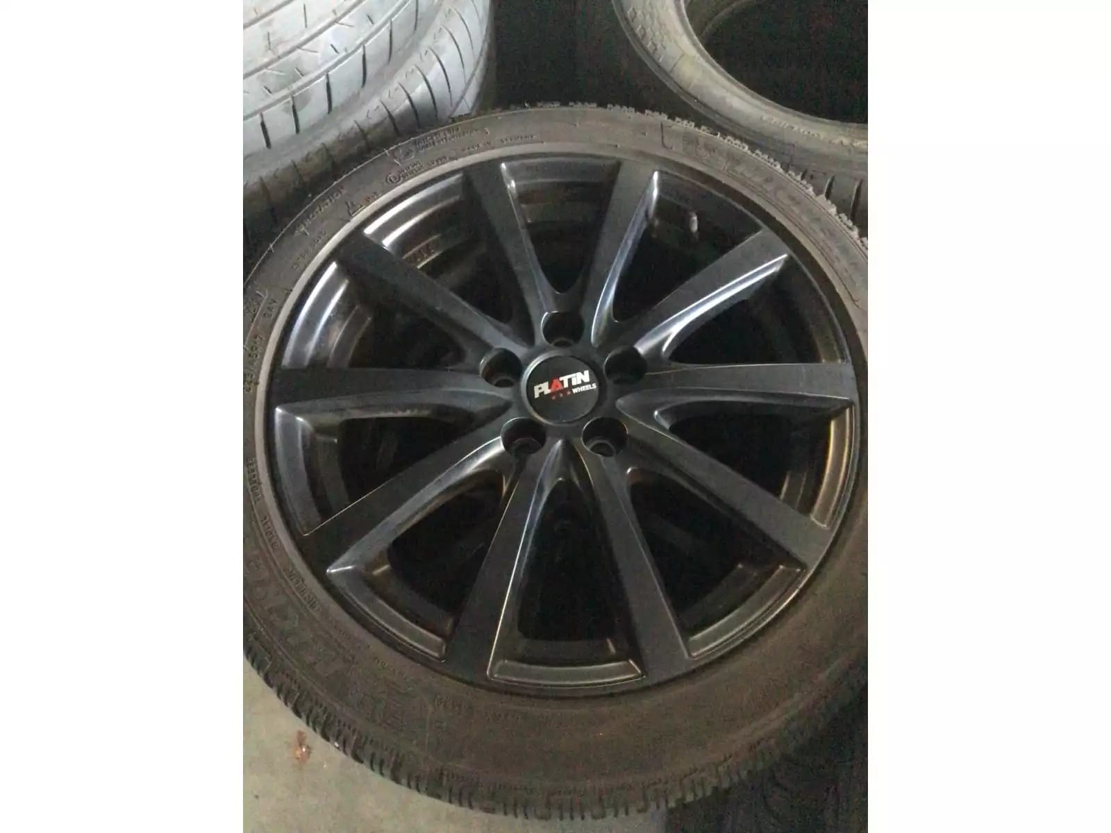 Jantes alu + Pneus hiver 17 225/45 R17 94V - Photo 1