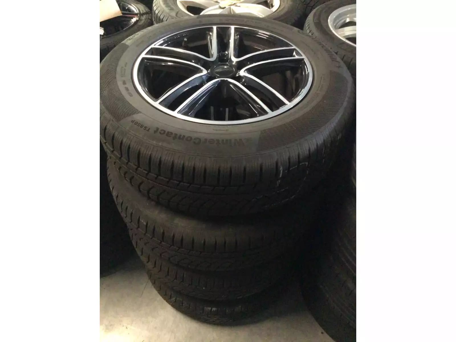 Jantes alu + Pneus hiver 18 235/65 R18 110H - Photo 1