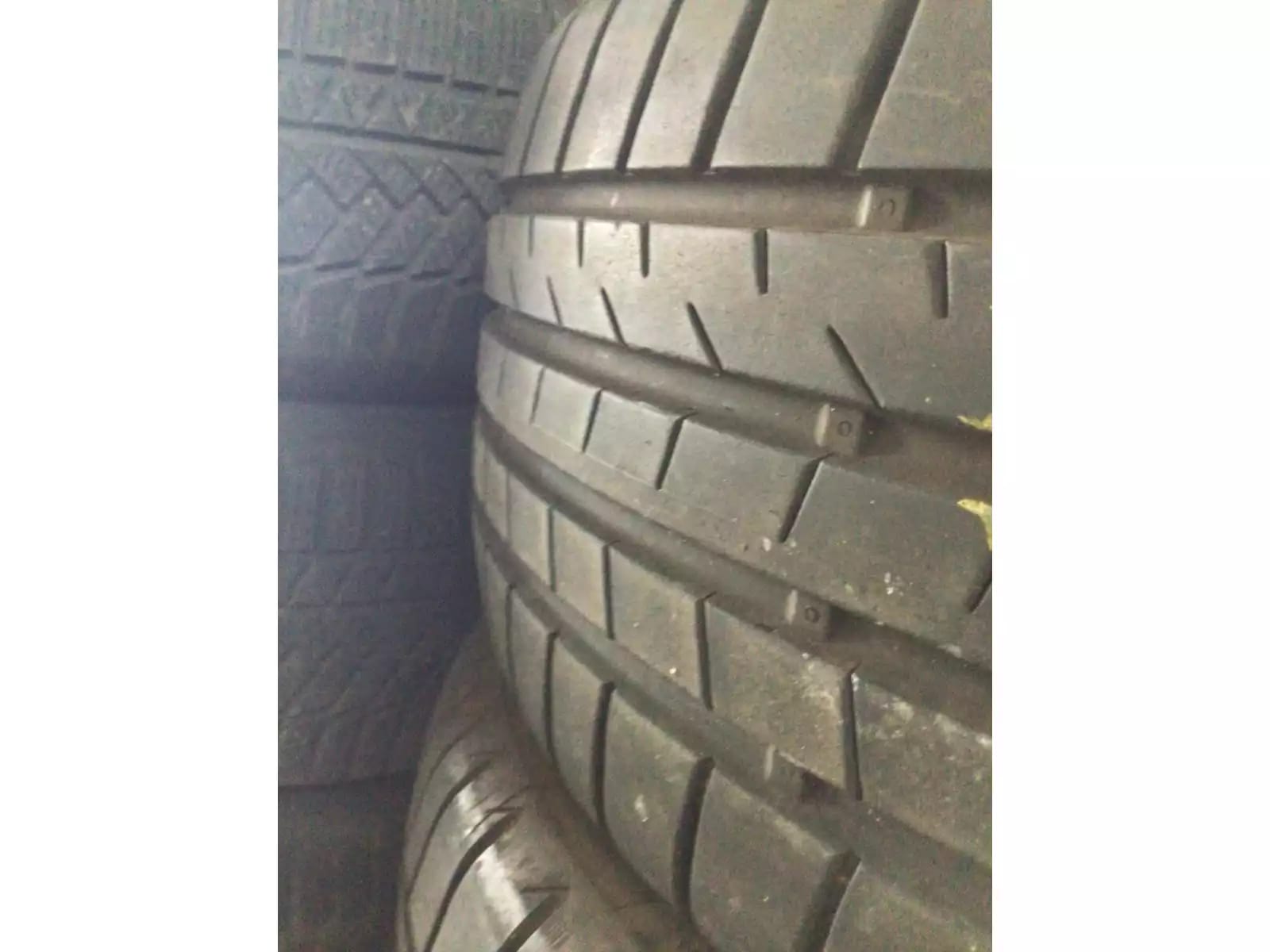 Pneus été 19 235/50 R19 99V - Photo 1