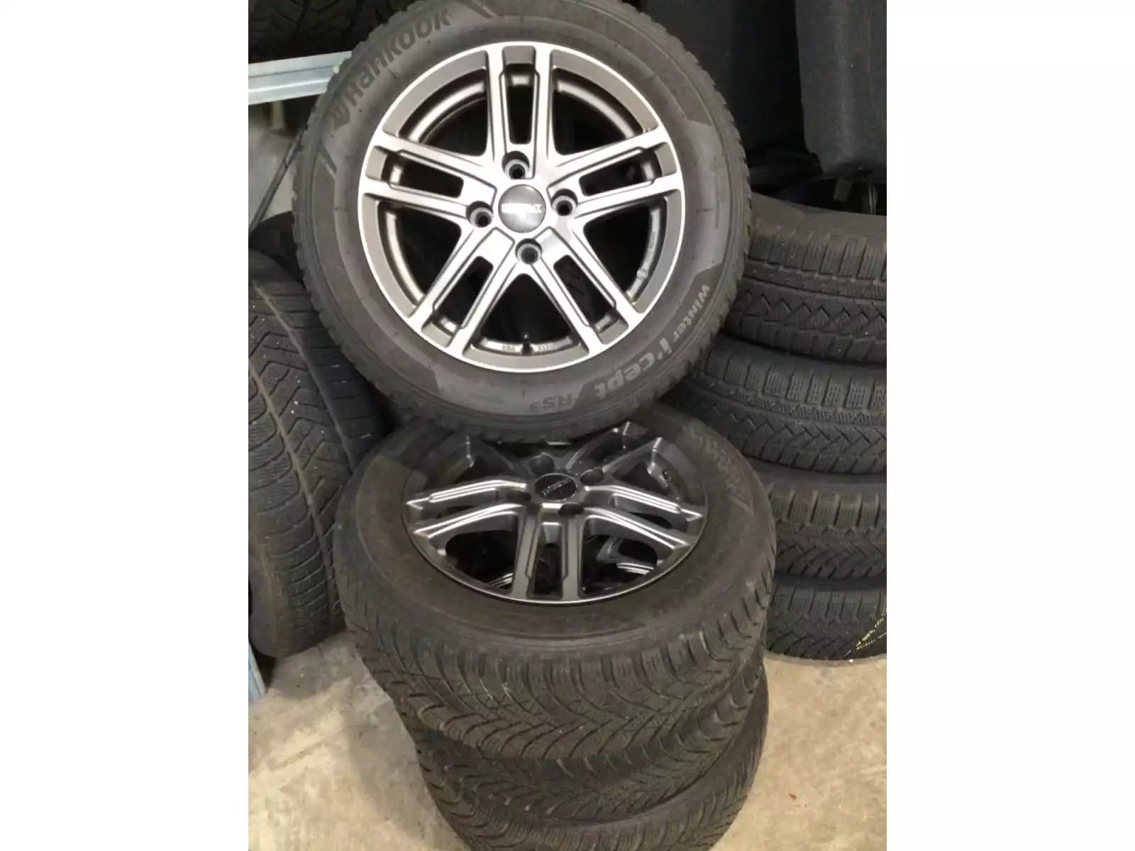 Jantes alu + Pneus hiver 15 195/60 R15 88T - Photo 1