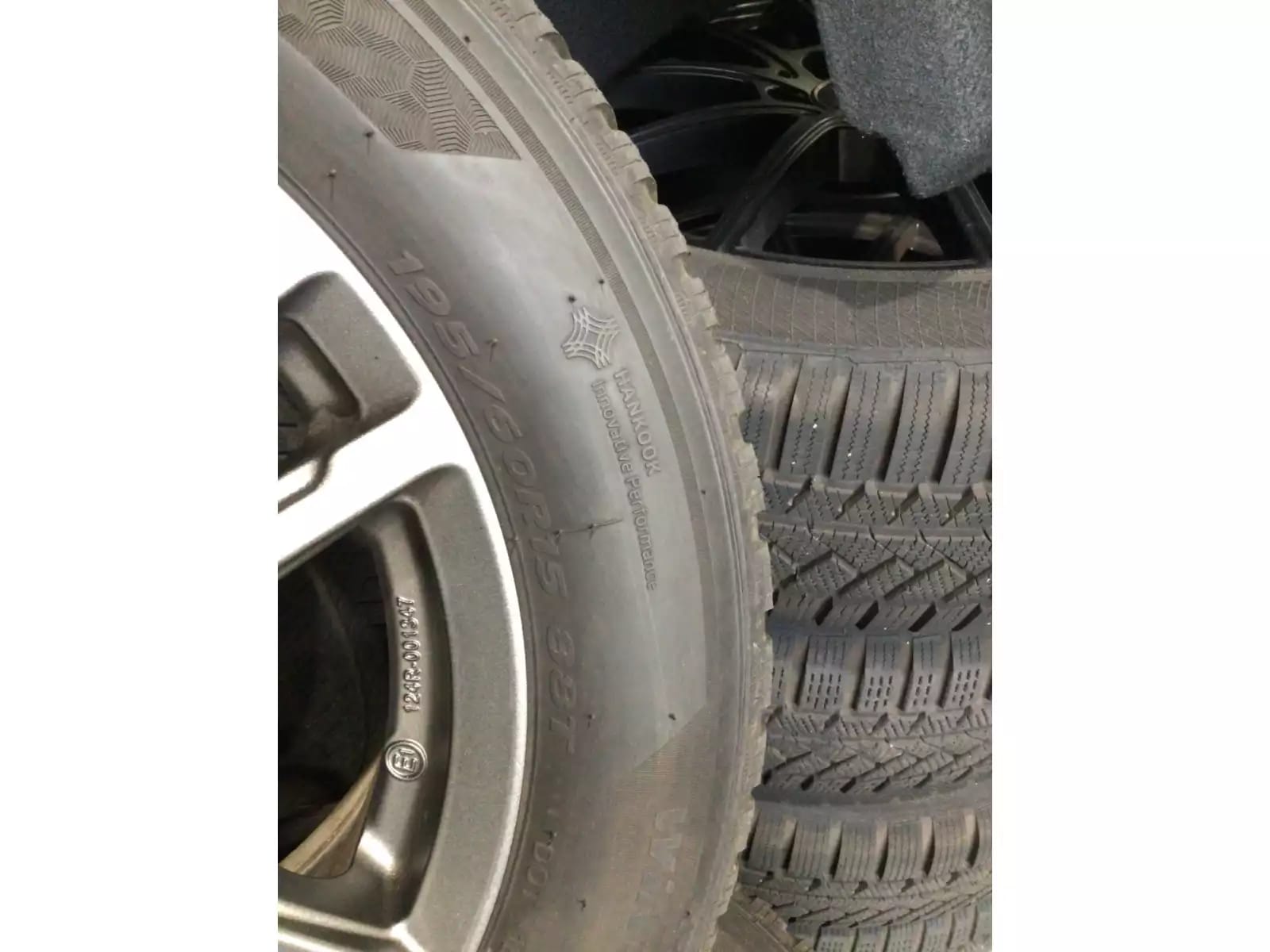 Jantes alu + Pneus hiver 15 195/60 R15 88T - Photo 1