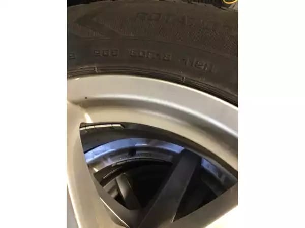 Jantes alu + Pneus hiver 18 255/60 R18 112H - Photo 3