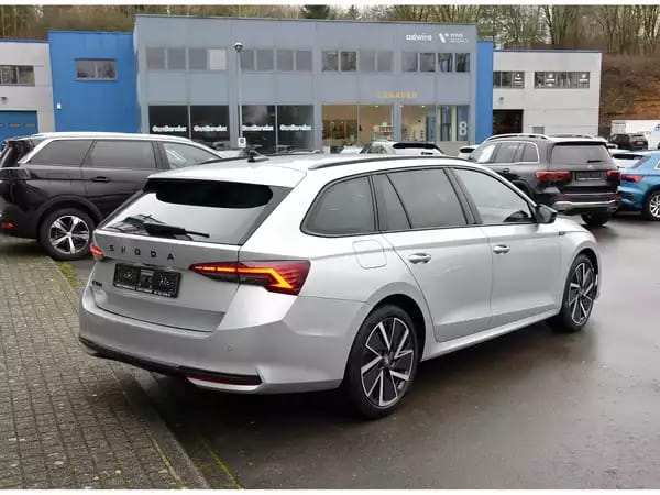 Skoda Octavia Combi 1.5 TSI Sportline DSG ACC SG CHFF CAM KEYLESS 1° MAIN - Photo 3
