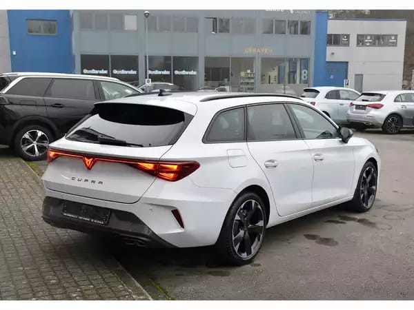 Cupra Leon ST 1.5 eTSI DSG ACC LANE SG CHFF CAM NEUVE - Photo 3