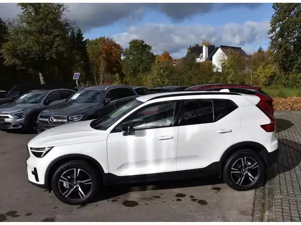 Volvo XC40 2.0 B3 MHEV Plus Dark DCT MEMO HARMAN PILOT ATT RMQ NEUF - Photo 2