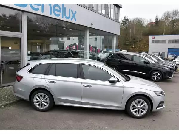 Skoda Octavia Combi 1.4 TSI PHEV DSG LANE GPS CAM KESSY 1° MAIN - Photo 2