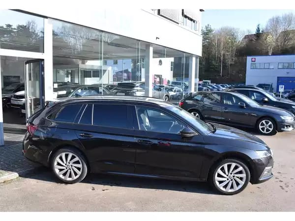 Skoda Octavia Combi 2.0 TDI Style DSG MEMO CANTON SIDE CAM ATT RMQ - Photo 2